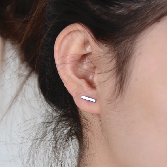 ⚜️[𝟯/$𝟭𝟴]⚜️Gold Bar Simple Metal Earrings NEW - Picture 3 of 7